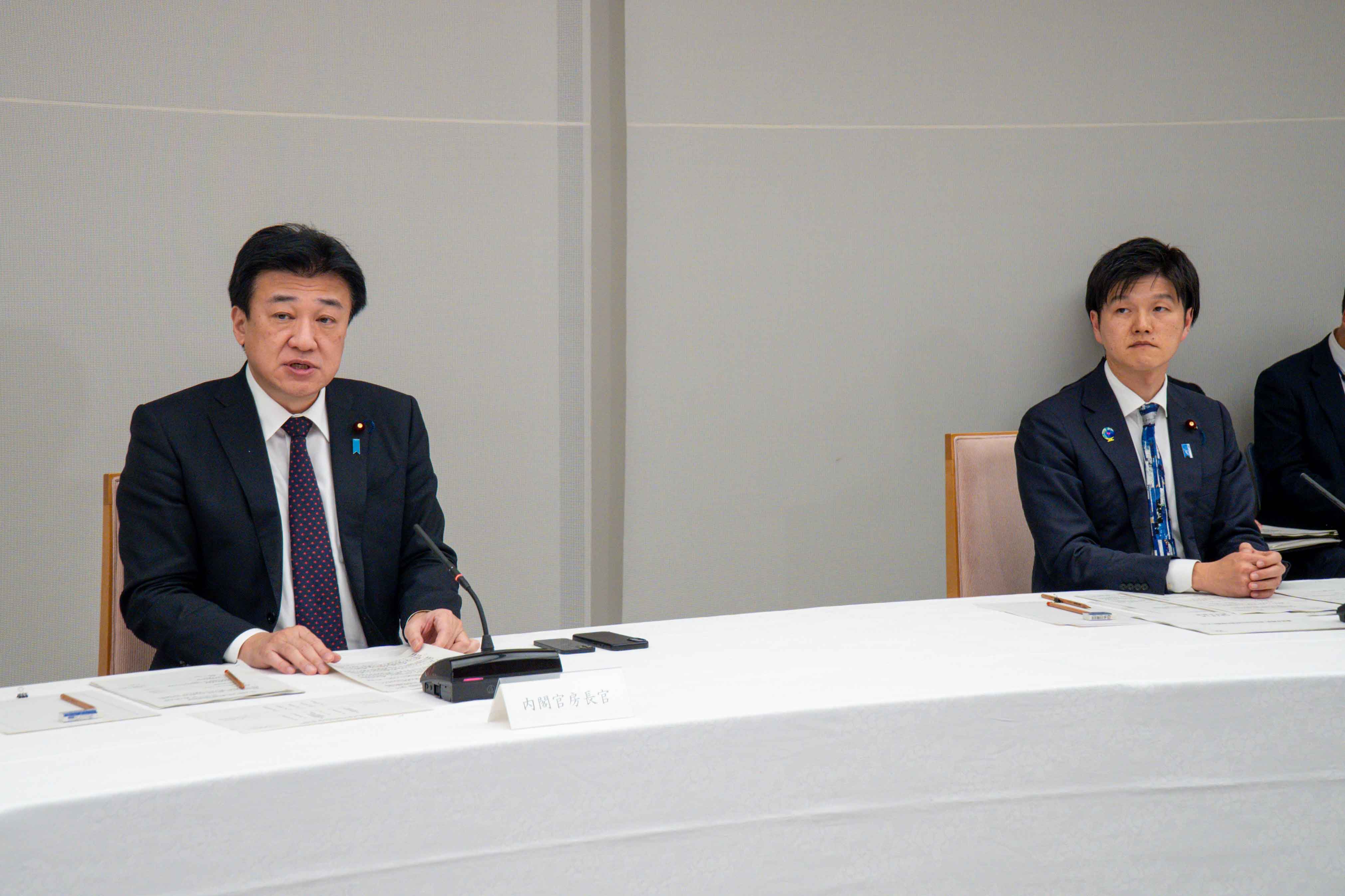 会議のまとめを行う木原官房長官３