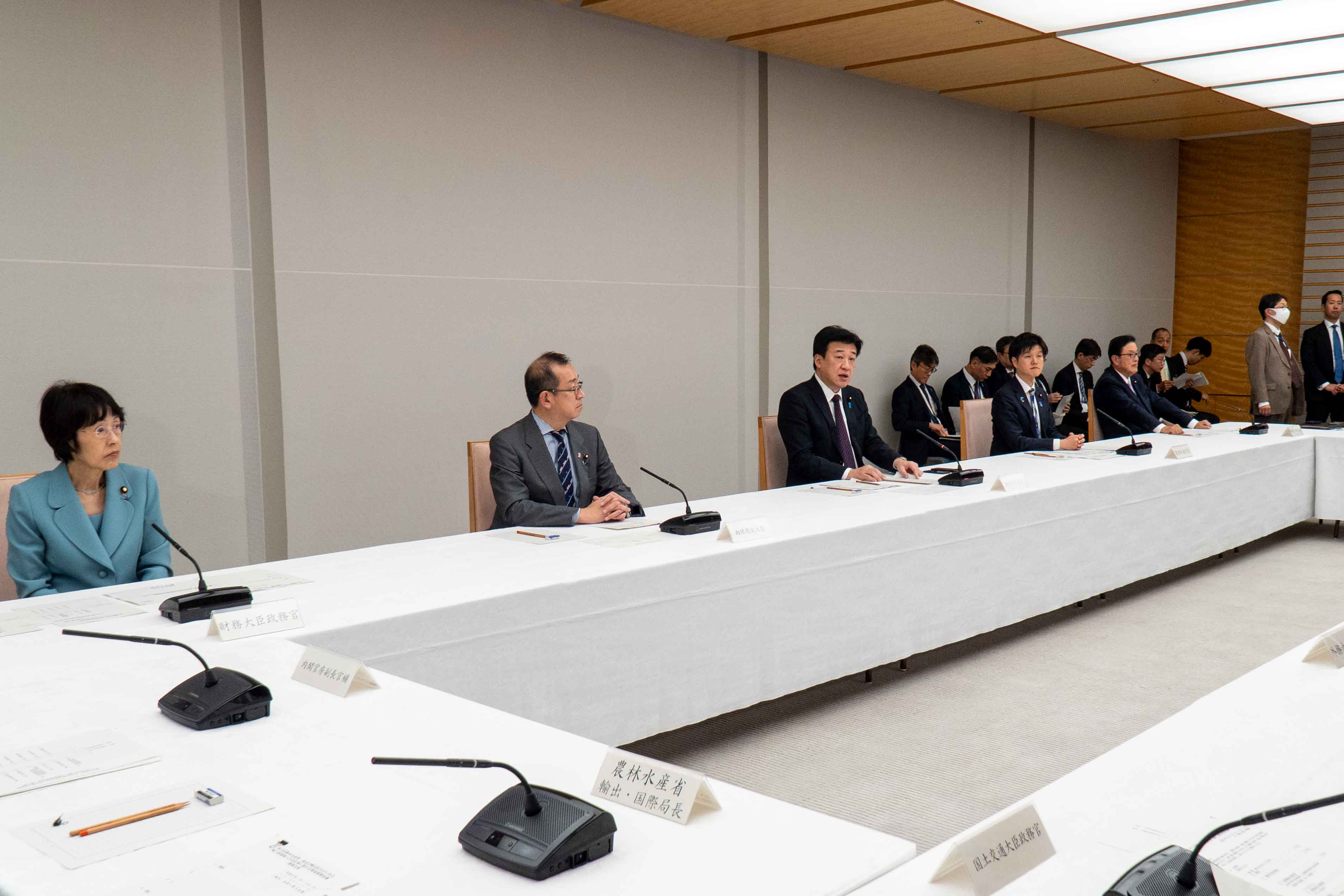 会議のまとめを行う木原官房長官４