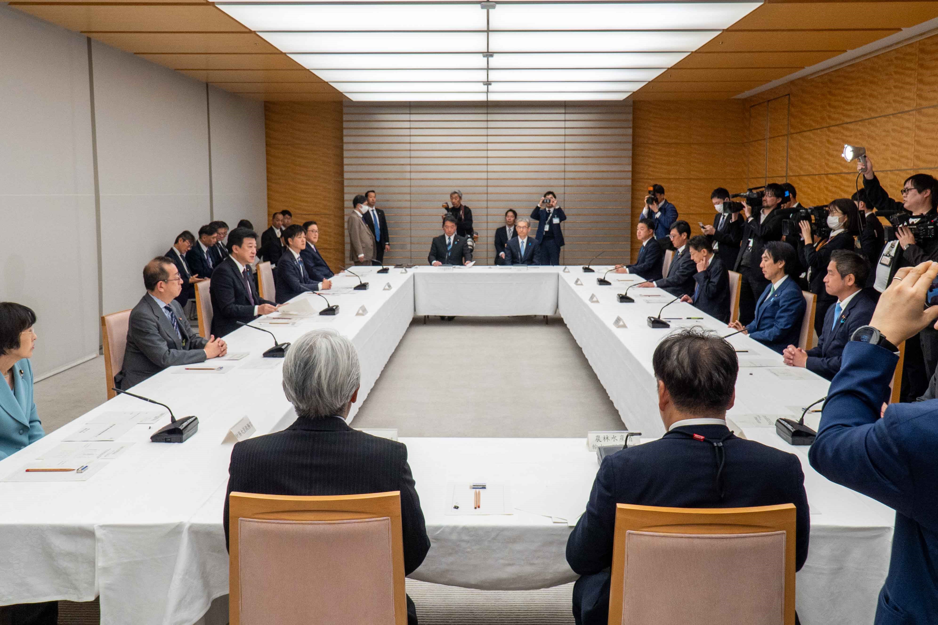 会議のまとめを行う木原官房長官５