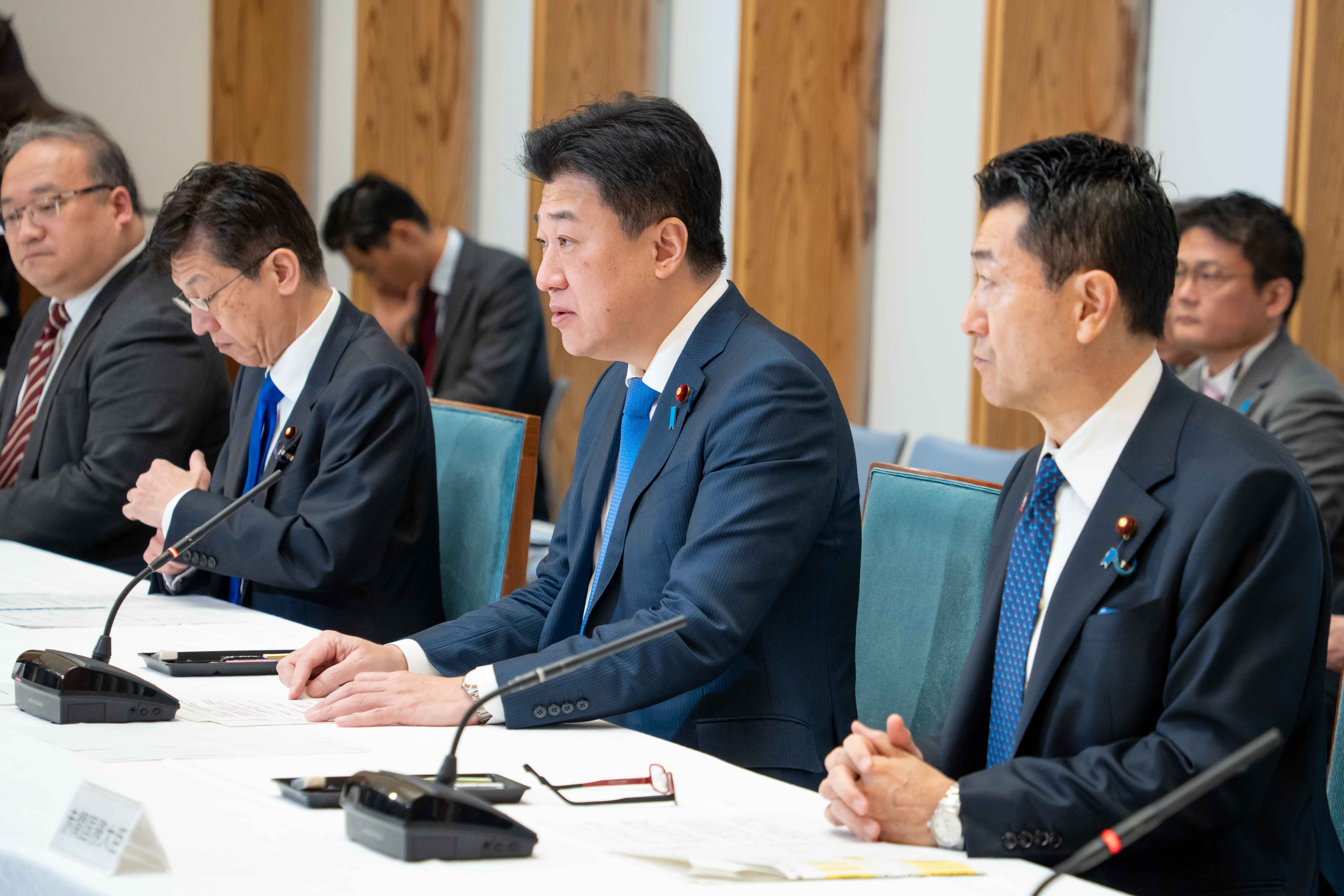 指示をする木原官房長官２