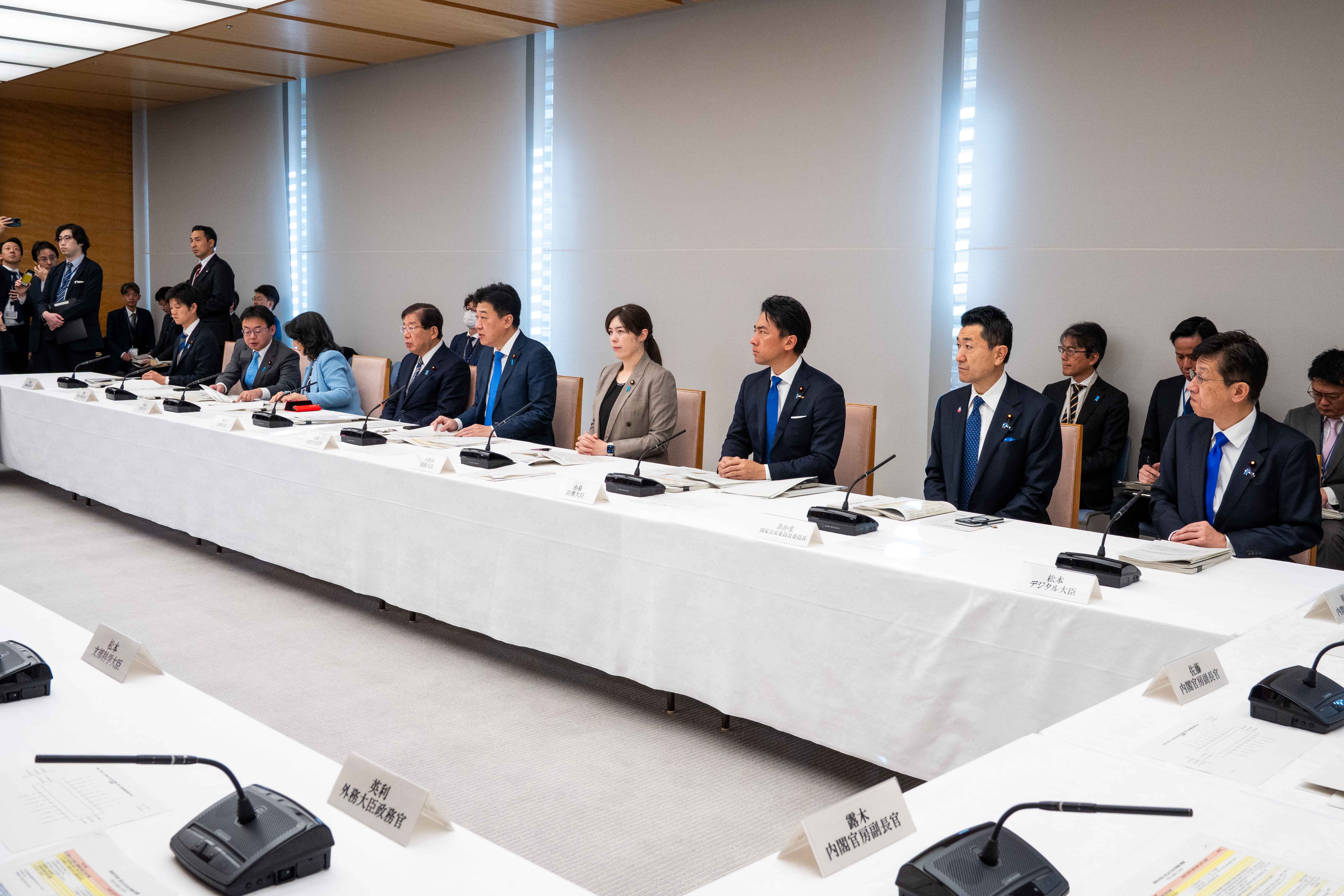 会議のまとめを行う木原官房長官２