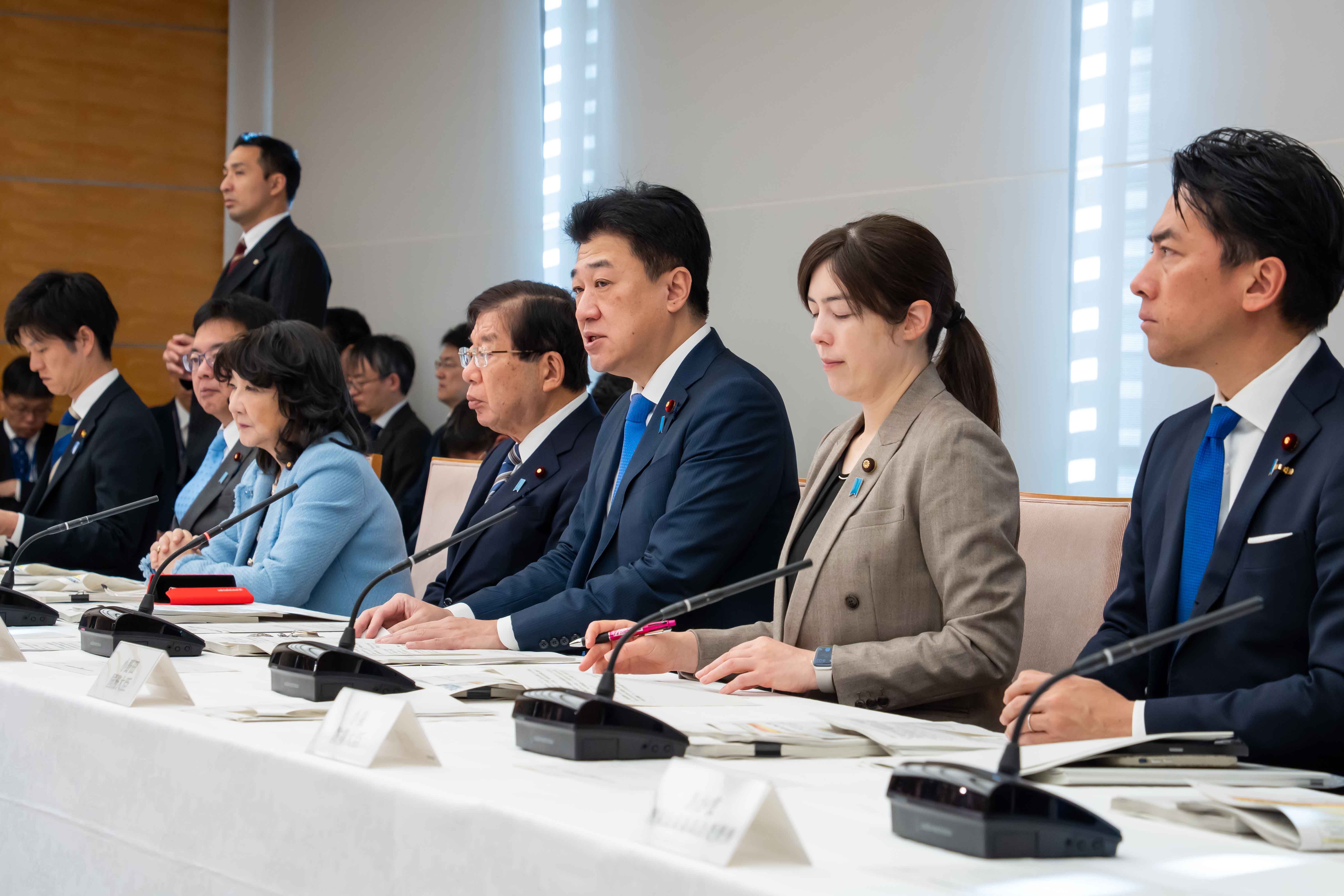 会議のまとめを行う木原官房長官４