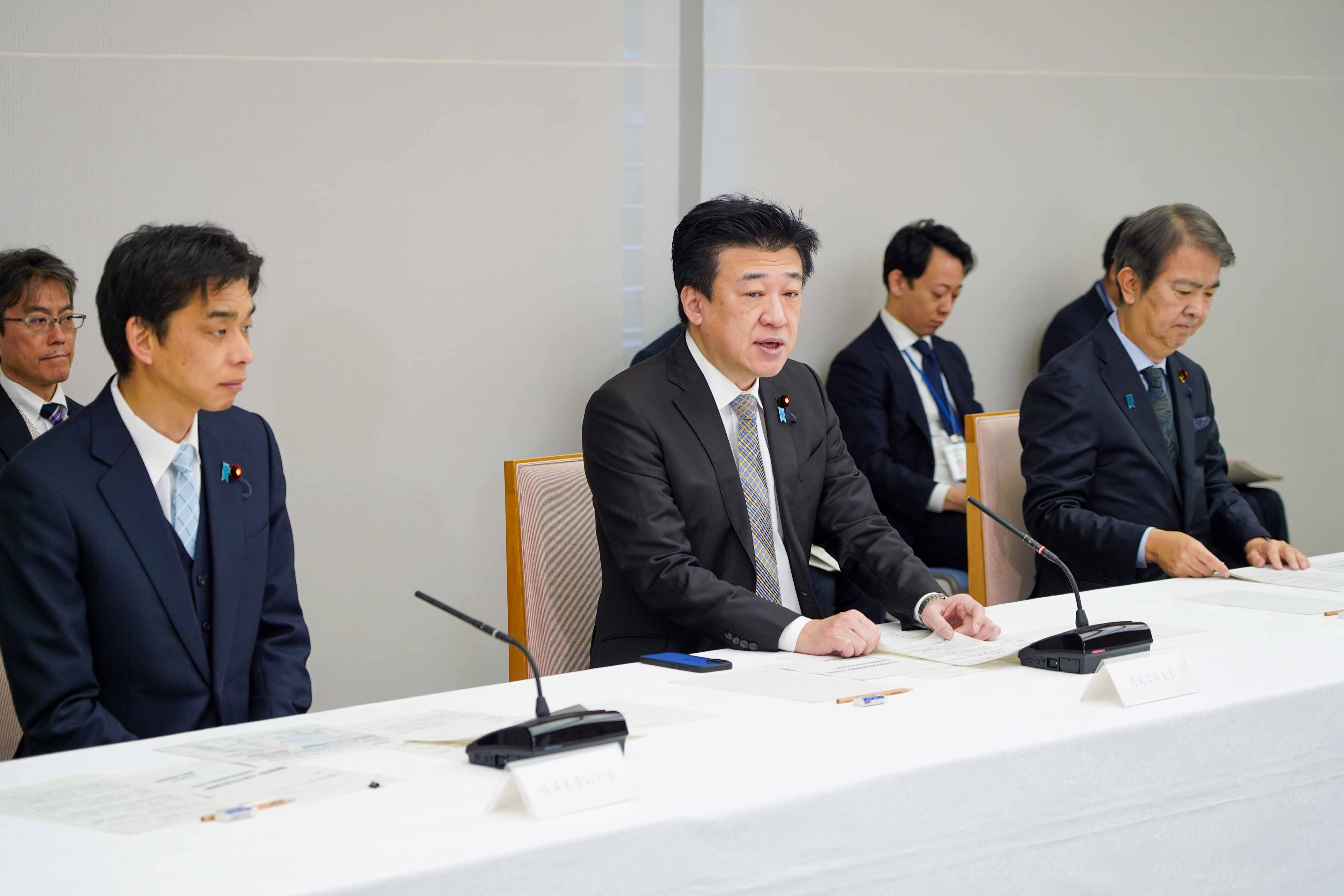 挨拶する木原官房長官１