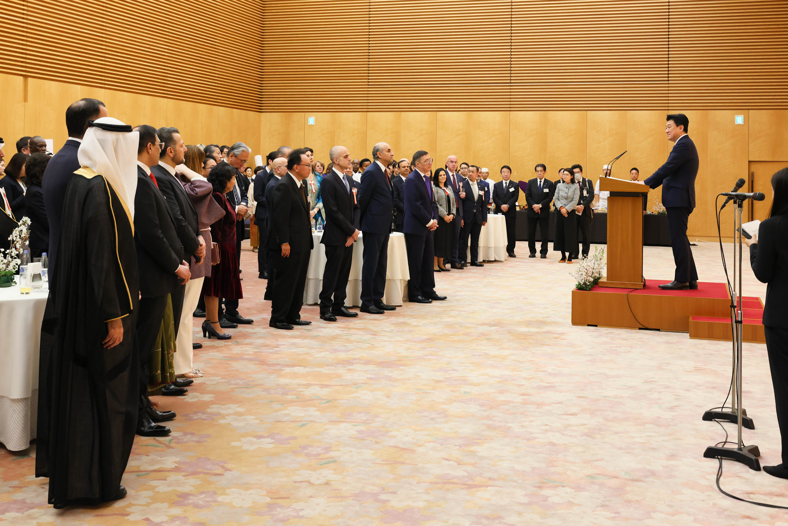 挨拶する木原官房長官１