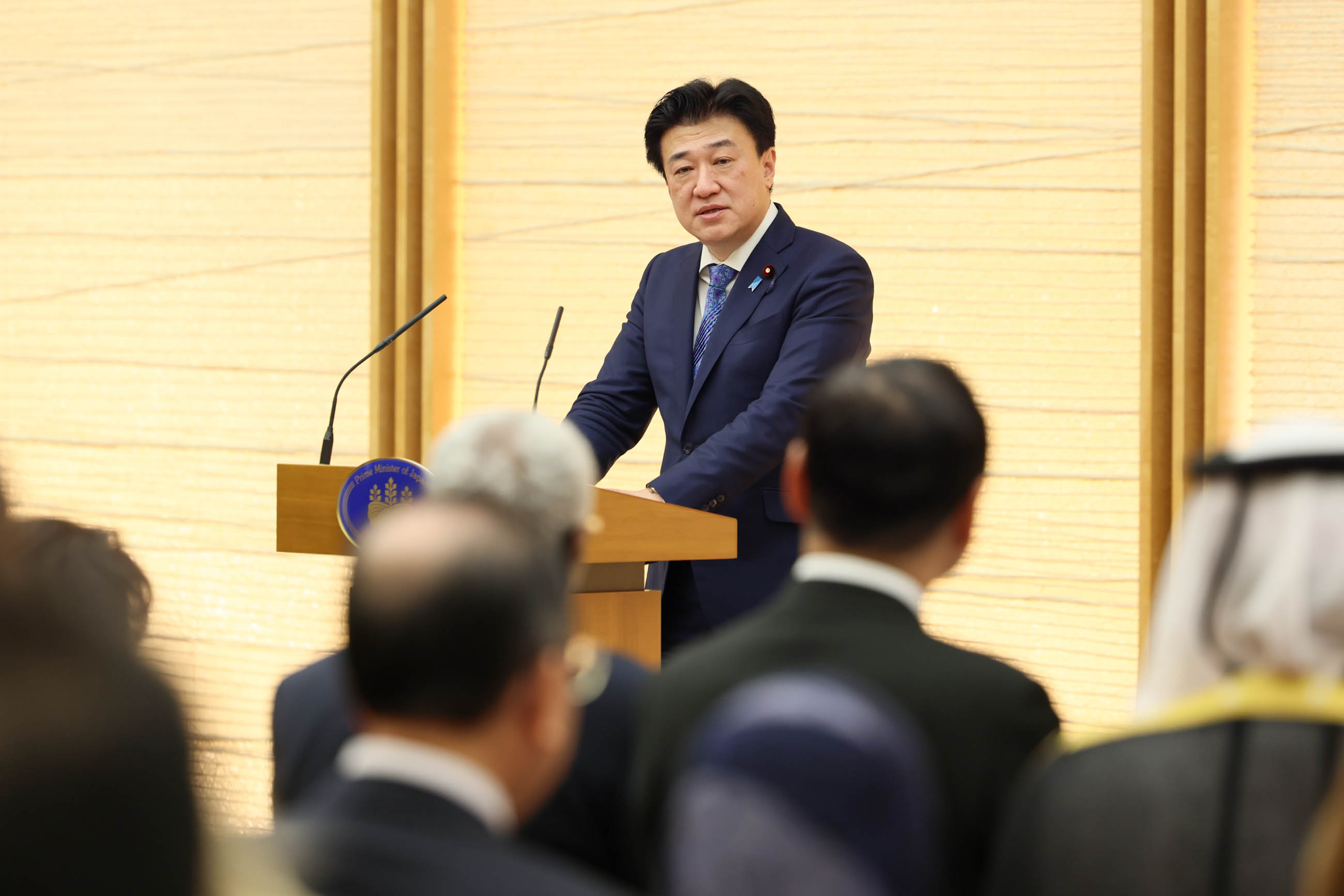 挨拶する木原官房長官３