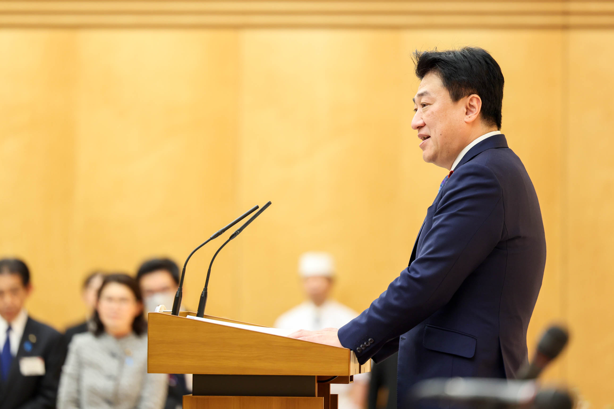 挨拶する木原官房長官５