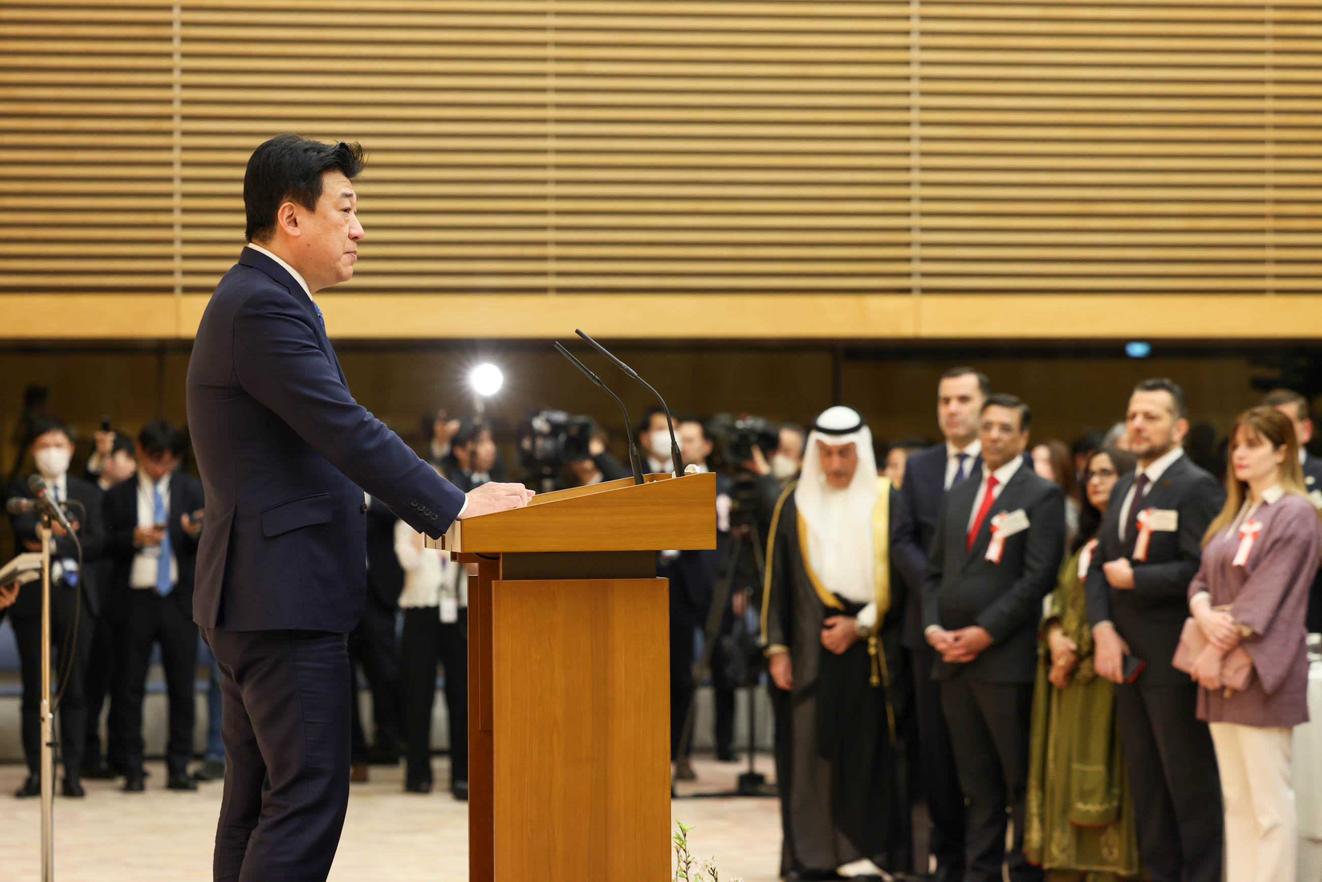 挨拶する木原官房長官６