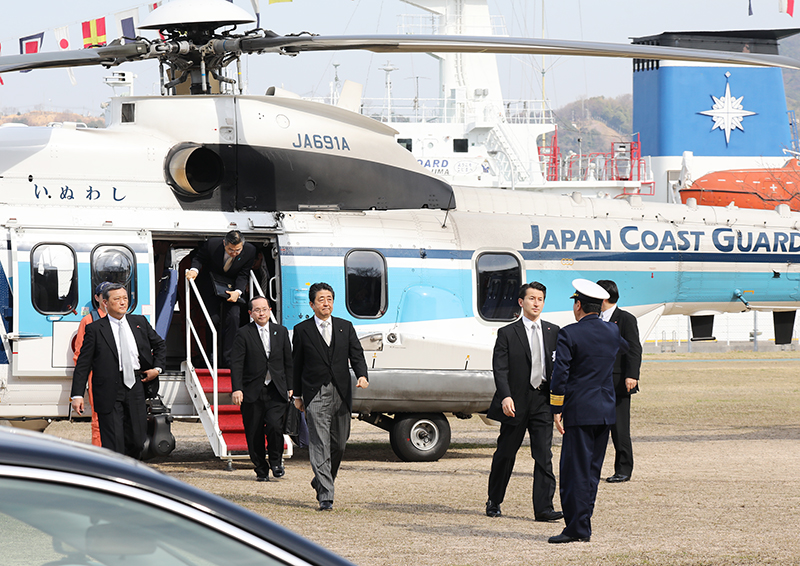 海上保安大学校に到着した安倍総理