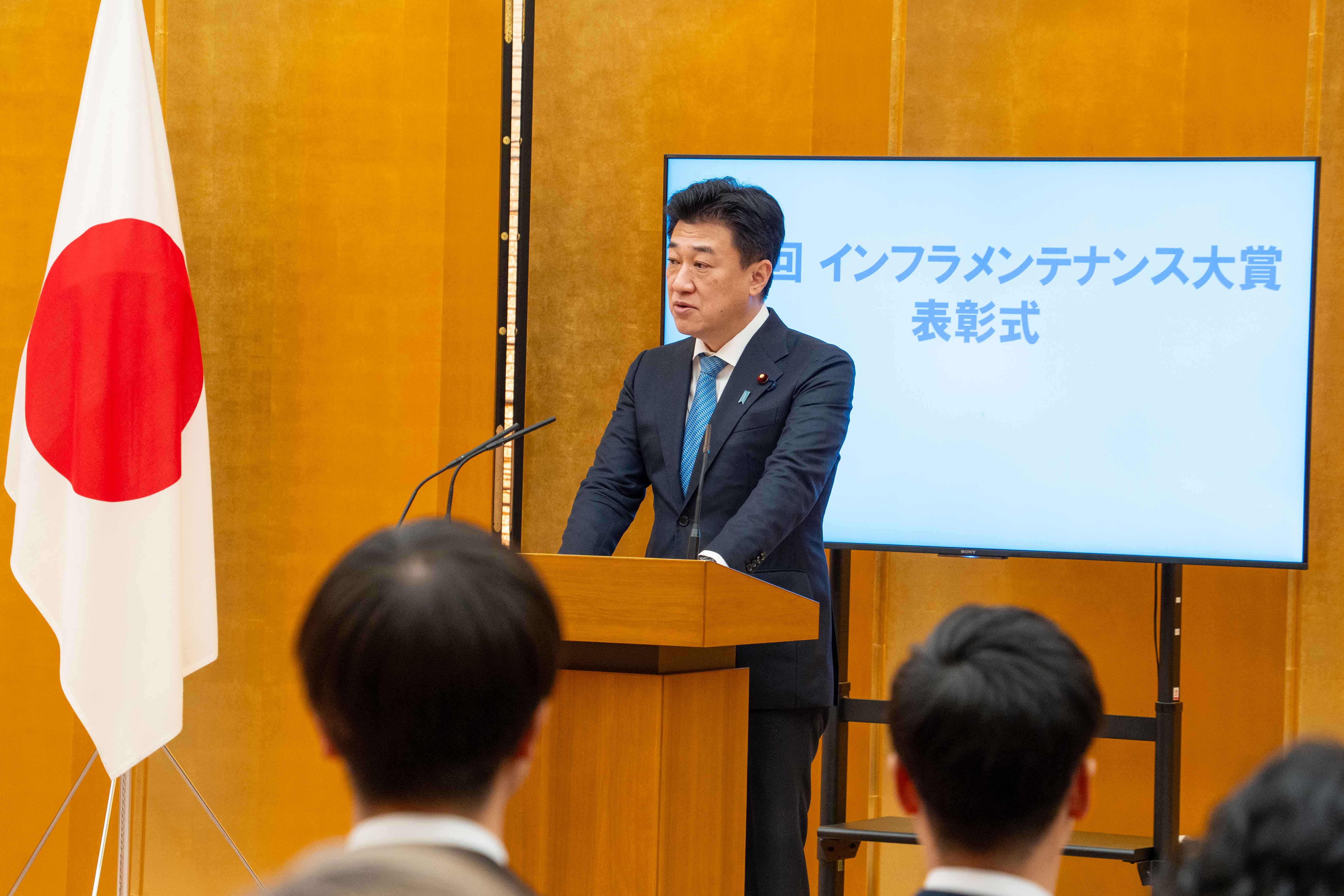 挨拶する木原官房長官１