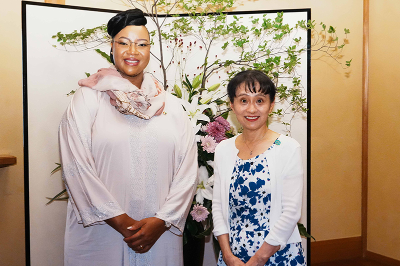 総理夫人による出迎え１１