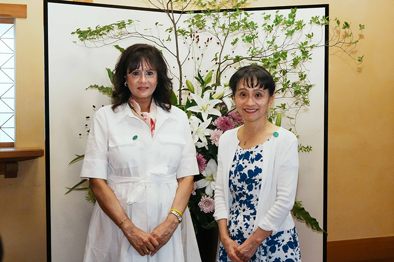 総理夫人による出迎え３