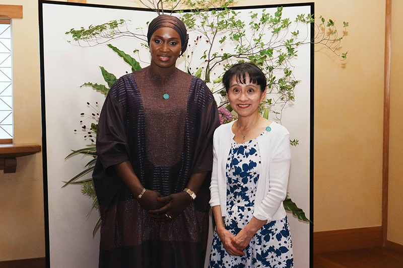 総理夫人による出迎え４