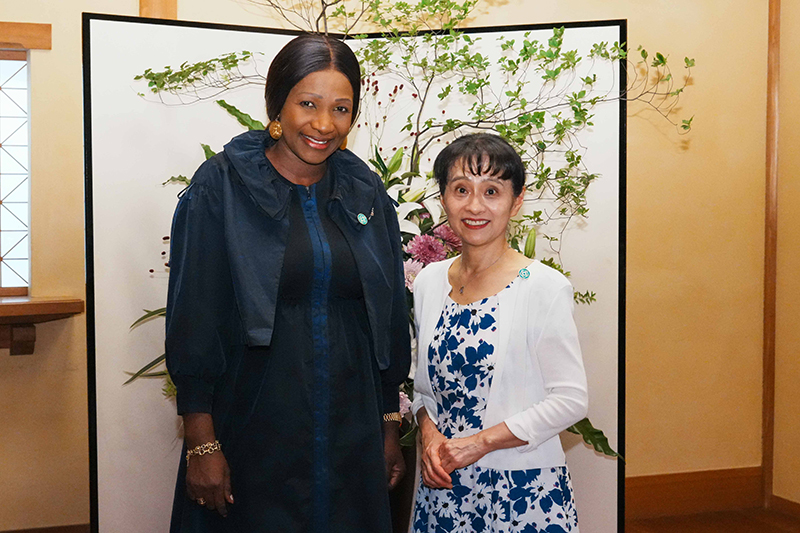 総理夫人による出迎え８