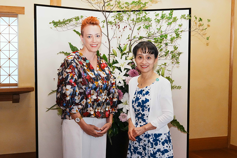 総理夫人による出迎え９