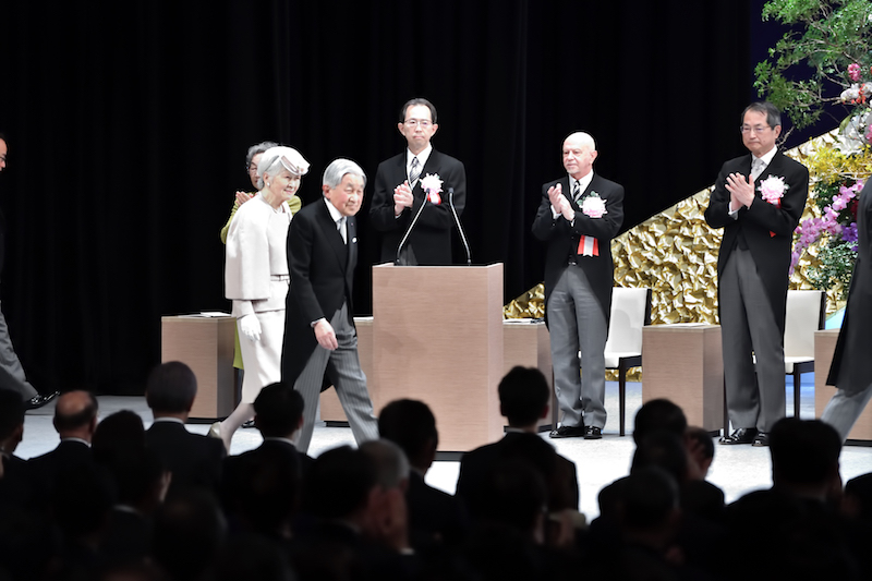 天皇陛下御在位三十年記念式典 | 首相官邸ホームページ