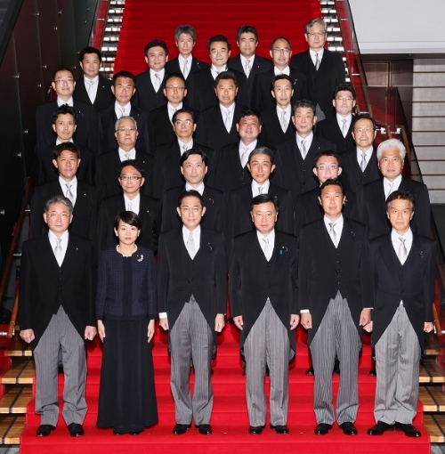 写真：岸田内閣の副大臣全員による記念撮影