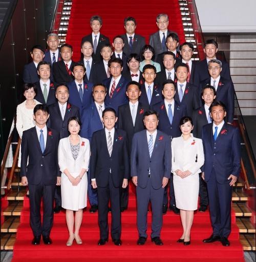 写真：岸田内閣の大臣政務官全員による記念撮影