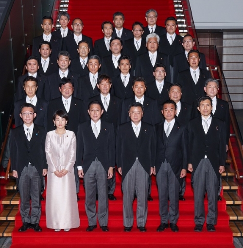 写真：第２次岸田内閣の副大臣全員による記念撮影
