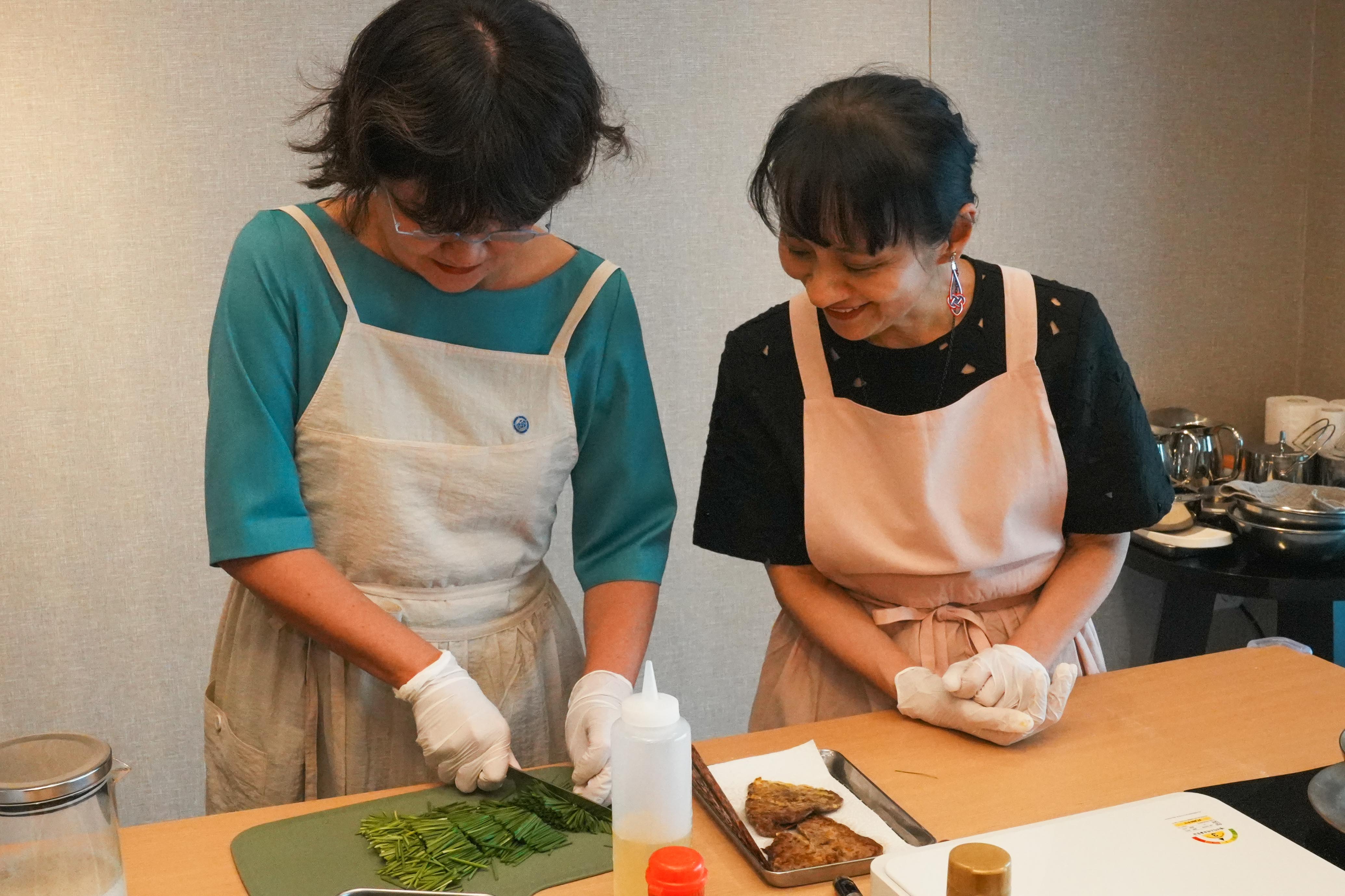 韓国食文化体験行事に参加する石破総理夫人２