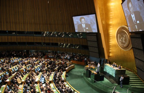 国連気候変動首脳会合開会式で演説する鳩山総理の写真２