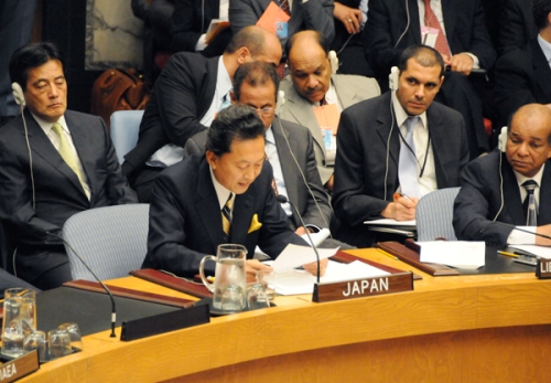 核不拡散・核軍縮に関する安保理首脳会合で演説する鳩山総理の写真
