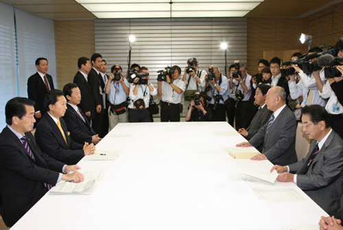 平成22年度予算編成に関する閣僚委員会の写真