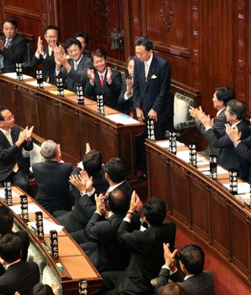 総理大臣の首班指名を受ける写真２