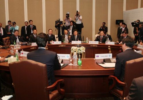ＡＳＥＡＮ＋３首脳会議に出席する鳩山総理の写真