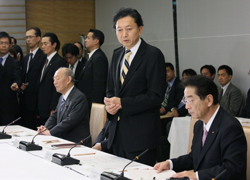 行政刷新会議であいさつする鳩山総理の写真１