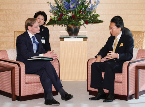 ゼーリック世界銀行総裁と会談する鳩山総理の写真