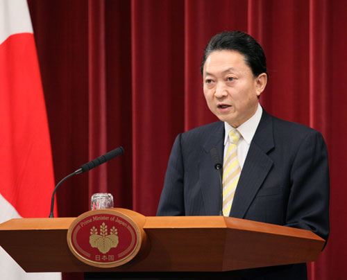 記者会見を行う鳩山総理1