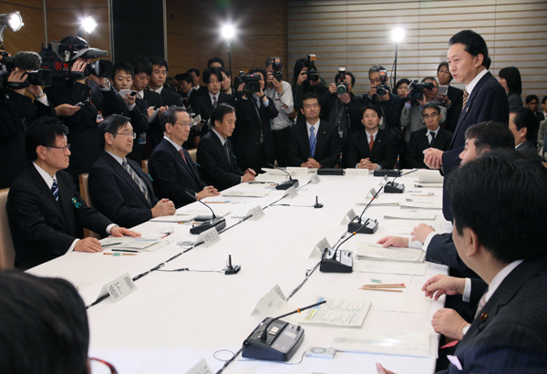 地域主権戦略会議であいさつする鳩山総理の写真１