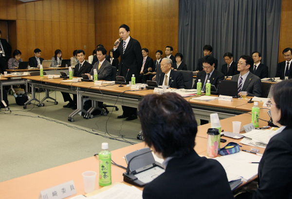 障がい者制度改革推進会議であいさつする鳩山総理の写真１