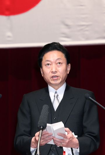 防衛大学校卒業式で訓示する鳩山総理の写真2