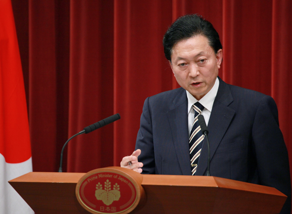 記者会見を行う鳩山総理の写真1