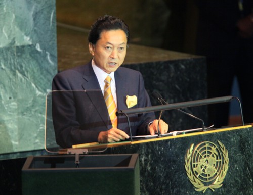 国連気候変動首脳会合開会式で演説する鳩山総理の写真