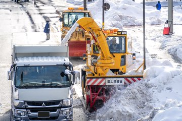 令和８年１月２６日　国土交通省による除雪・排雪活動（写真提供：国土交通省）