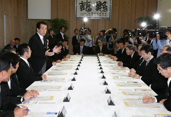 初副大臣会議で挨拶を述べる菅総理の写真１