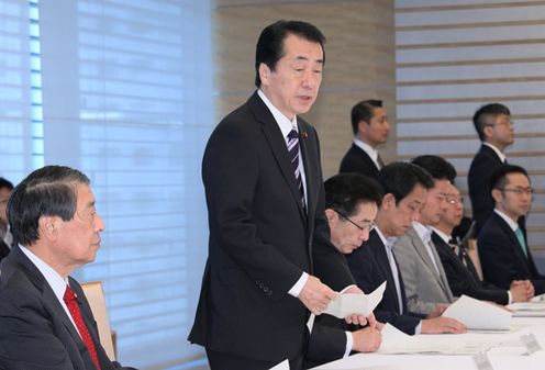 口蹄疫対策本部会合であいさつする菅総理の写真1