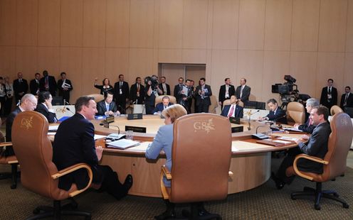 Ｇ８ワーキング・セッションに出席する菅総理の写真１