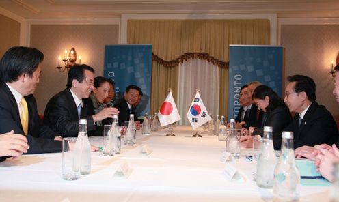 日韓首脳会談の写真