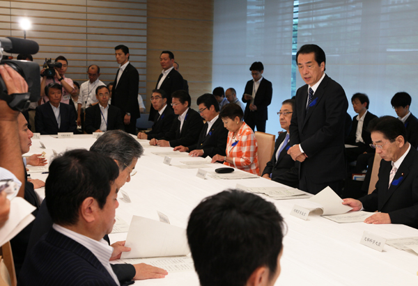 口蹄疫対策本部会合であいさつする菅総理の写真1