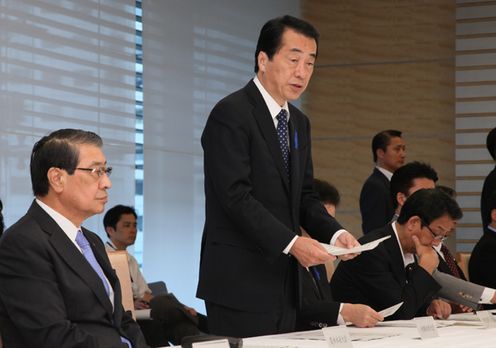 口蹄疫対策本部会合であいさつする菅総理の写真2