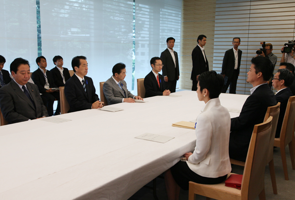 予算編成に関する閣僚委員会に出席する菅総理の写真２