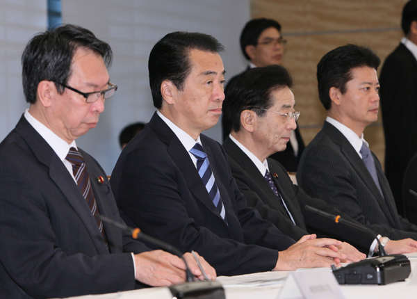 月例経済報告等に関する関係閣僚会議に出席する菅総理の写真2