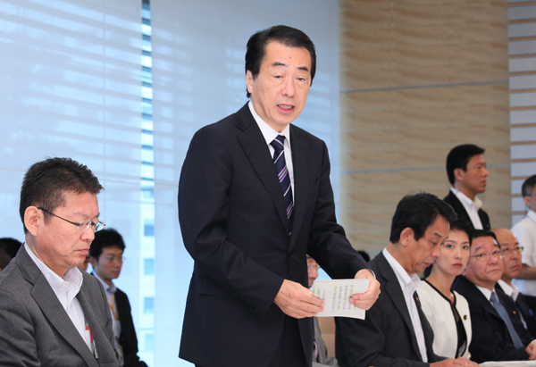 新型インフルエンザ対策本部会合であいさつする菅総理の写真１