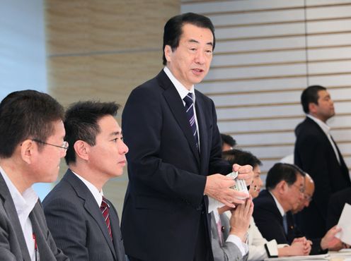 宇宙開発戦略本部会合であいさつする菅総理の写真1