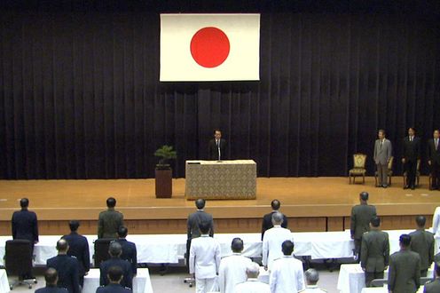 自衛隊高級幹部会同で訓示する菅総理の写真2