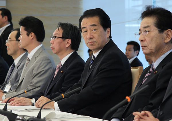 月例経済報告等に関する関係閣僚会議に出席する菅総理の写真２