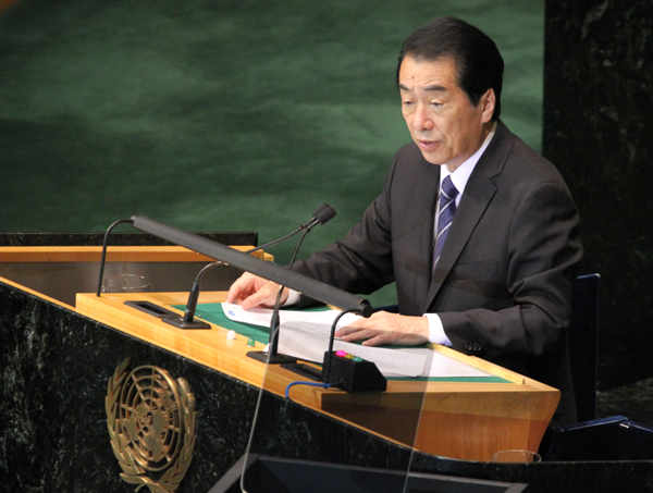 小島嶼国開発ハイレベル会合開会式で演説する菅総理の写真